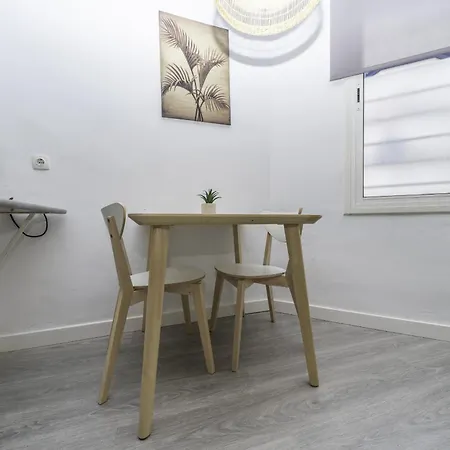 Homeholidaysrentals Balmes - Costa Barcelona Apartment *